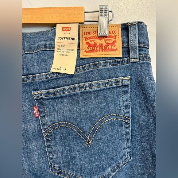 NWT Levi's Mid Rise Boyfriend Ripped Jeans - Picture 10 of 11